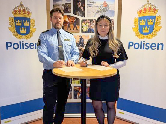 Lokalpolisområdeschef, Tommy Alriksson och Kommunstyrelsens ordförande, Amanda Lindblad.